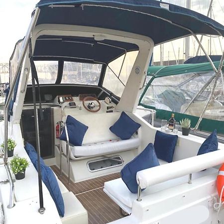 El Barco De Las Fiestas Sant Adria de Besos Εξωτερικό φωτογραφία
