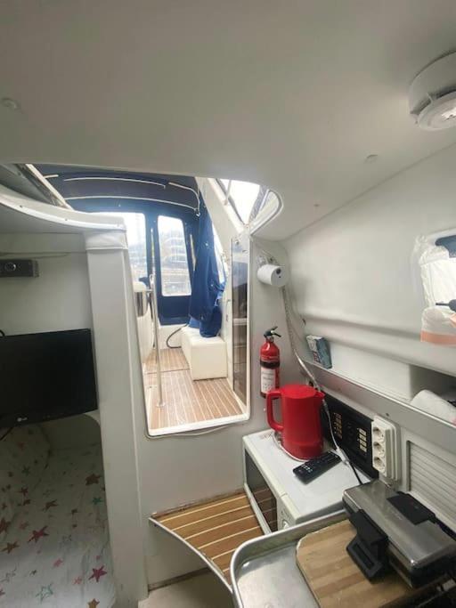 El Barco De Las Fiestas Sant Adria de Besos Εξωτερικό φωτογραφία